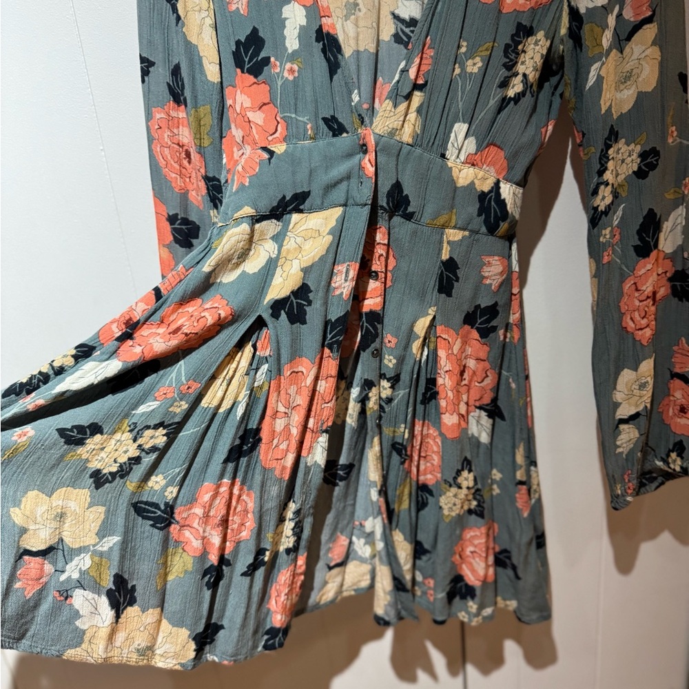 Billabong Floral wrap